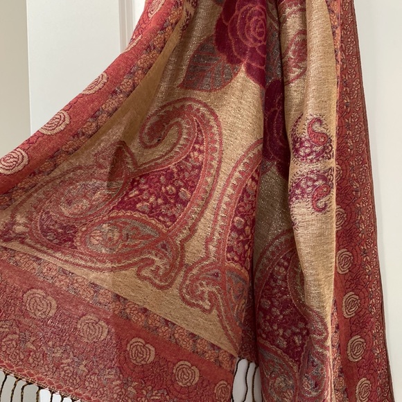 Red, Gold, Silver Pashmina Wrap/ Stole w Tassel Fringe, Roses & Paisley Print - Picture 13 of 14